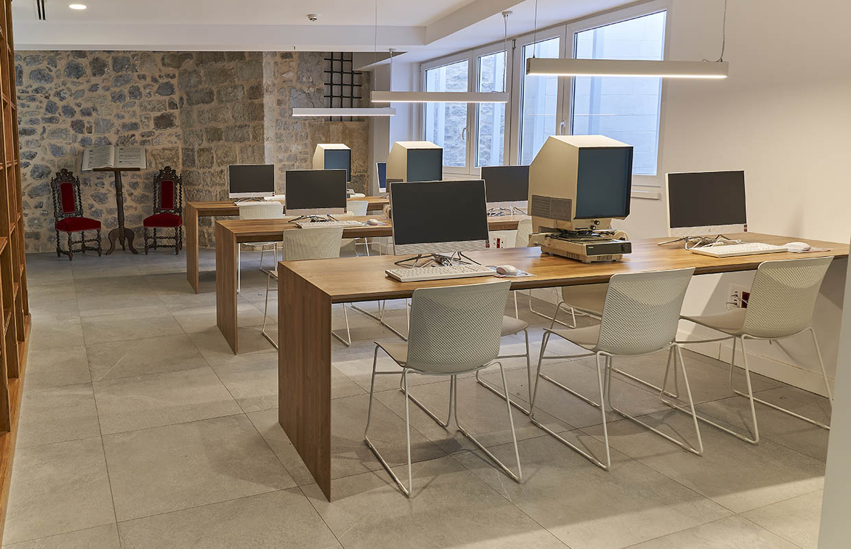 mobiliario oficinas a medida en Cantabria
