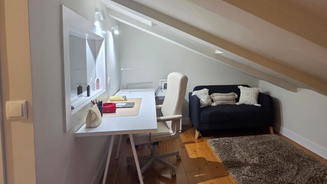 Ideas para aprovechar espacios pequeños con muebles a medida.png 5